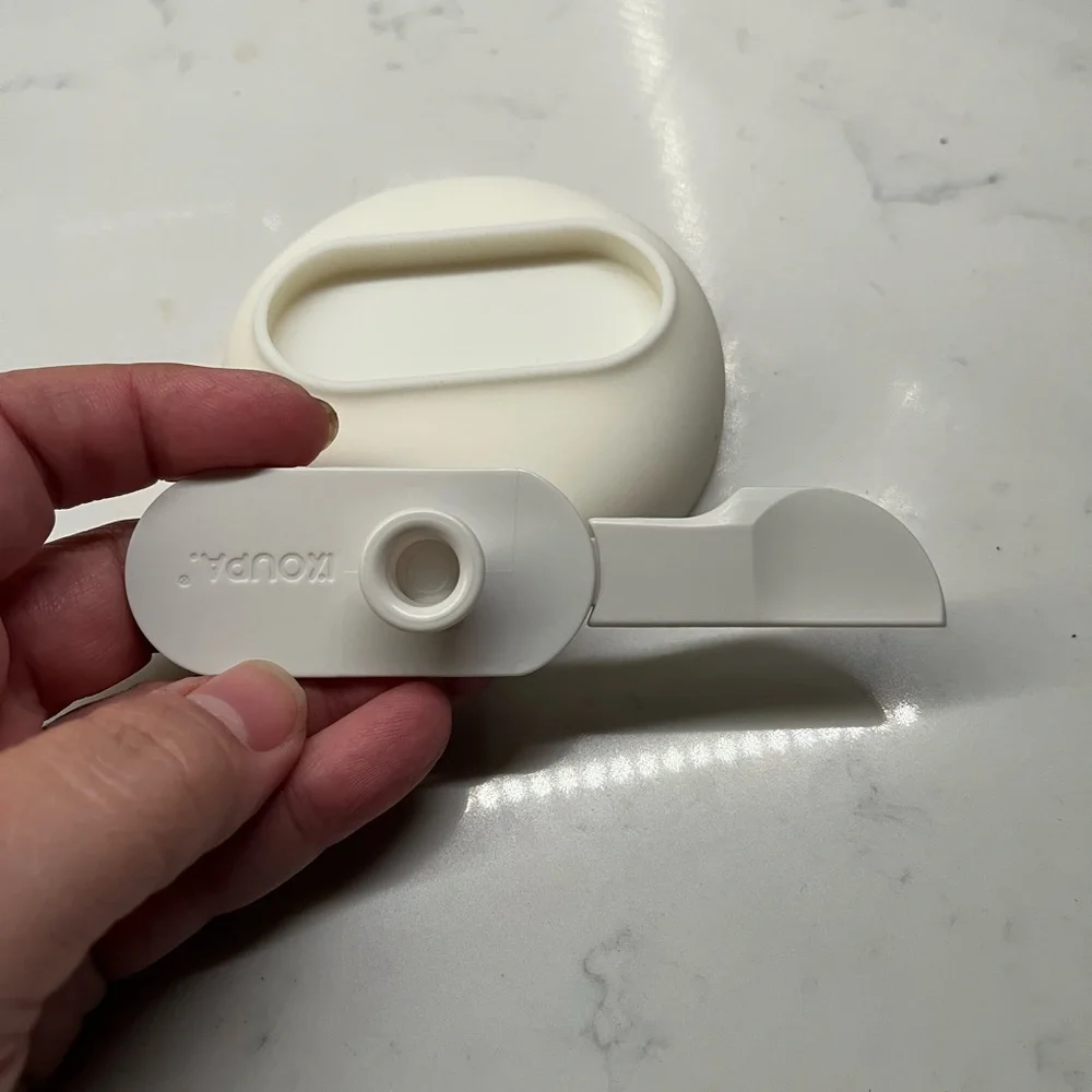 White Silicone Cat Food Lid With Compact Spoon.